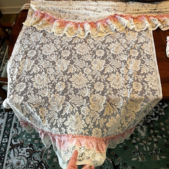 Vintage White and pink lace curtains. - Picture 3 of 5